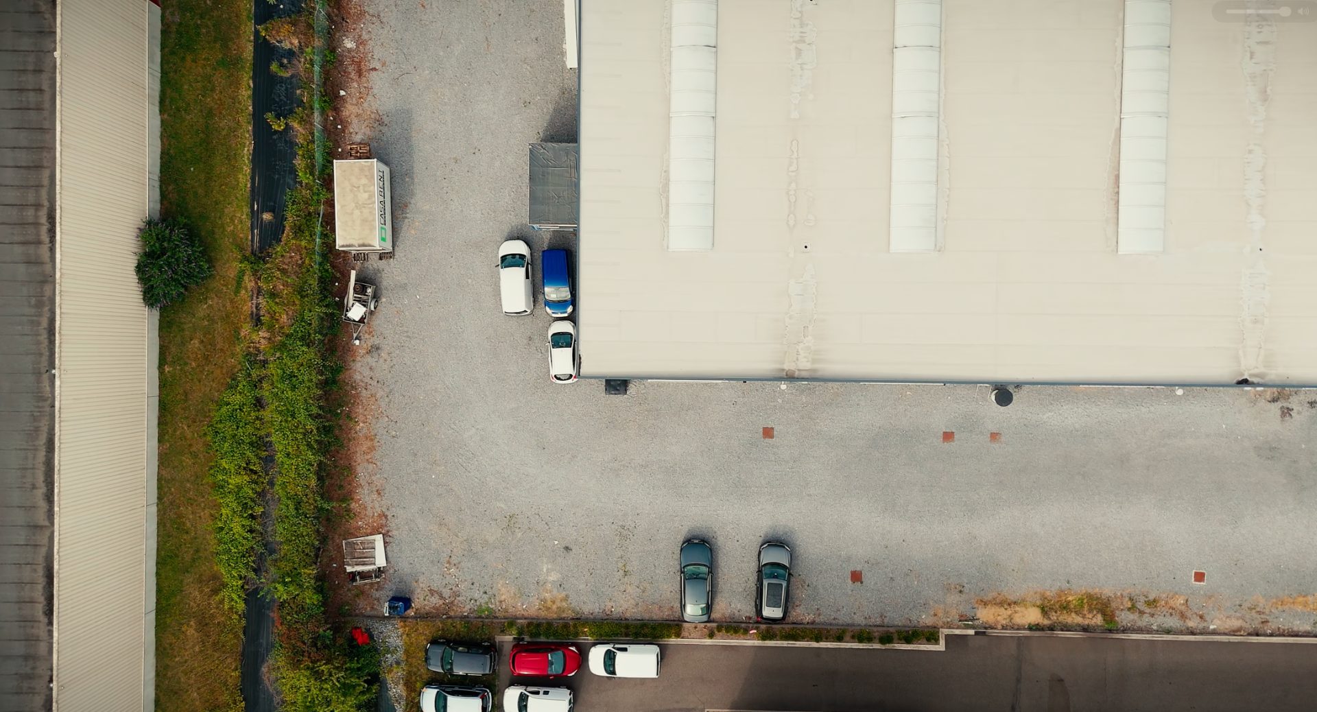 Luchtfoto van het terrein en de parking